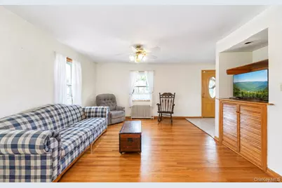 44 Maple Drive, Amityville, NY 11701 - Photo 7