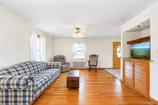 44 Maple Dr, Amityville, NY 11701 - Photo 7