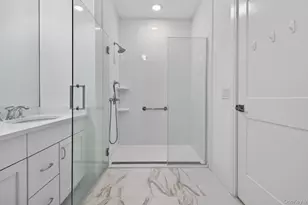 31201 Spruce Pond Cir, Plainview, NY 11803 - Photo 25