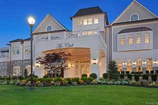 31201 Spruce Pond Cir, Plainview, NY 11803 - Photo 3