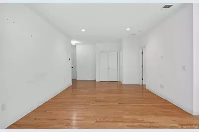 31201 Spruce Pond Circle, Plainview, NY 11803 - Photo 29