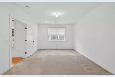 31201 Spruce Pond Circle, Plainview, NY 11803 - Photo 21