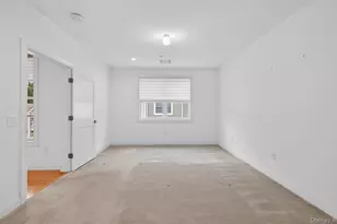 31201 Spruce Pond Cir, Plainview, NY 11803 - Photo 21