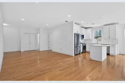 31201 Spruce Pond Circle, Plainview, NY 11803 - Photo 27