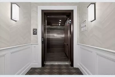 31201 Spruce Pond Circle, Plainview, NY 11803 - Photo 7