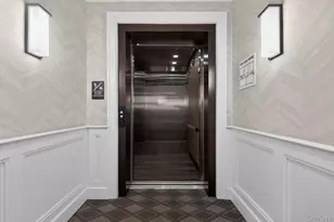 31201 Spruce Pond Cir, Plainview, NY 11803 - Photo 7