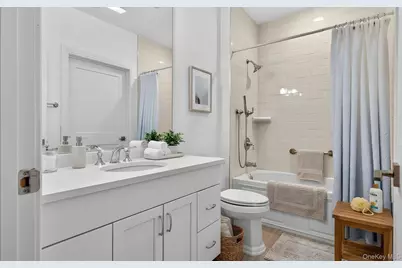 31201 Spruce Pond Circle, Plainview, NY 11803 - Photo 33