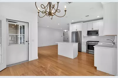 31201 Spruce Pond Circle, Plainview, NY 11803 - Photo 19