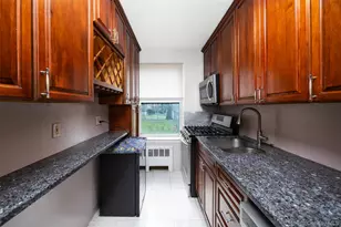 138-35 Jewel Ave, Kew Gardens, NY 11367 - Photo 17