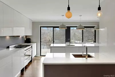 83 Burning Tree Rd, Greenwich, CT 06830 - Photo 9