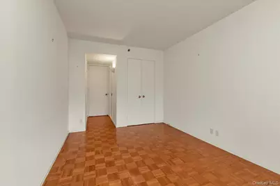 100 Hilton Avenue #M3, Garden City, NY 11530 - Photo 5