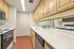 100 Hilton Ave, Garden City, NY 11530 - Photo 3