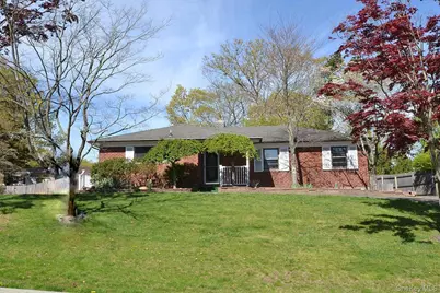 16 Hunter Place, Smithtown, NY 11787 - Photo 1