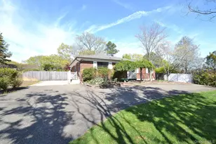 16 Hunter Pl, Smithtown, NY 11787 - Photo 3
