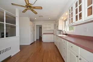 16 Hunter Pl, Smithtown, NY 11787 - Photo 5