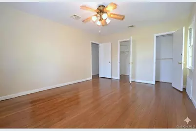 16 Hunter Place, Smithtown, NY 11787 - Photo 11