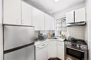 321 E 48th St, New York, NY 10017 - Photo 11