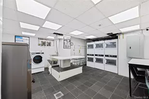 321 E 48th St, New York, NY 10017 - Photo 15