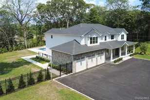 32 Pine Rd, Syosset, NY 11791 - Photo 3