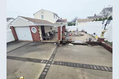 157 Barwick Boulevard, Mineola, NY 11501 - Photo 5