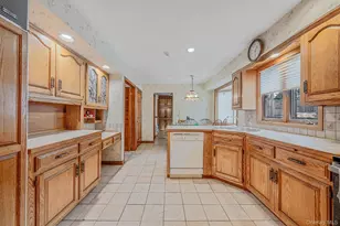 46 Anita Pl, Farmingdale, NY 11735 - Photo 9