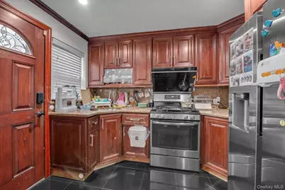 6906 Fresh Meadow Lane, Fresh Meadows, NY 11365 - Photo 5