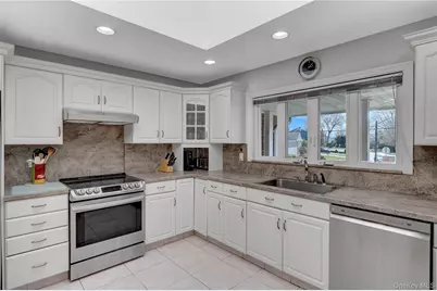 27 Cedar Street, Syosset, NY 11791 - Photo 11