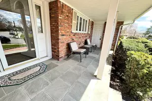 27 Cedar St, Syosset, NY 11791 - Photo 3