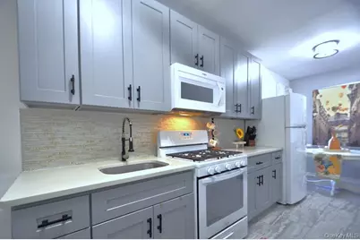 19 Abeel Street #2E, Yonkers, NY 10705 - Photo 1