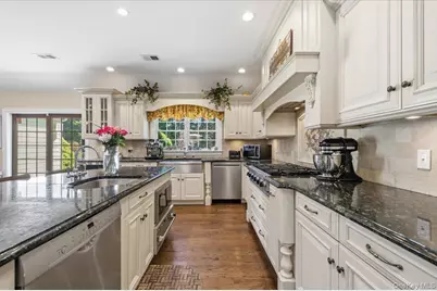 2 Memas Court, Dix Hills, NY 11746 - Photo 9