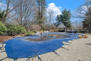 2 Memas Ct, Dix Hills, NY 11746 - Photo 47