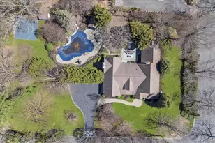 2 Memas Ct, Dix Hills, NY 11746 - Photo 49