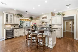 2 Memas Ct, Dix Hills, NY 11746 - Photo 13