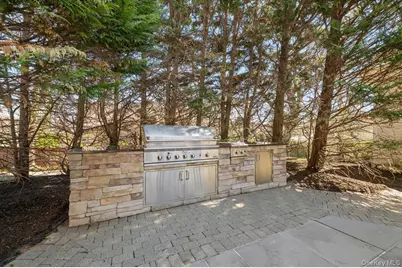 2 Memas Court, Dix Hills, NY 11746 - Photo 43