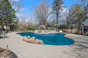 2 Memas Ct, Dix Hills, NY 11746 - Photo 45