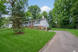 17 Victoria Dr, Airmont, NY 10901 - Photo 3