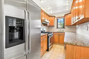 1245 Rhinelander Ave, Bronx, NY 10461 - Photo 11