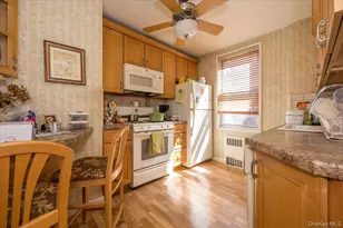 510 Dubois Ave, Valley Stream, NY 11581 - Photo 9