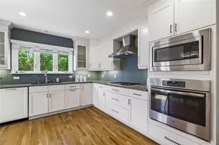 14 Echo Bay Pl, New Rochelle, NY 10805 - Photo 3