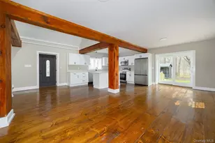 4 Pleasant Ln, Poughkeepsie, NY 12603 - Photo 9