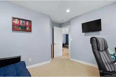 130 Lesoir Avenue, Floral Park, NY 11001 - Photo 13