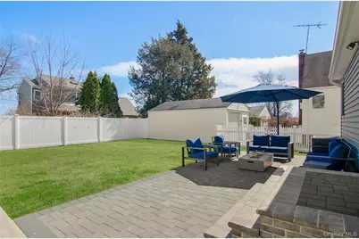 130 Lesoir Avenue, Floral Park, NY 11001 - Photo 25