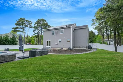 86 Country Road, Medford, NY 11763 - Photo 11