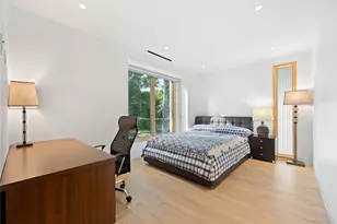 3 Hewlett Pl, Great Neck, NY 11024 - Photo 17