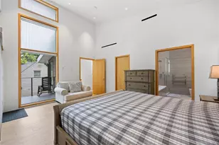 3 Hewlett Pl, Great Neck, NY 11024 - Photo 11