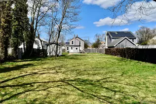 32 Pearl St, Patchogue, NY 11772 - Photo 5