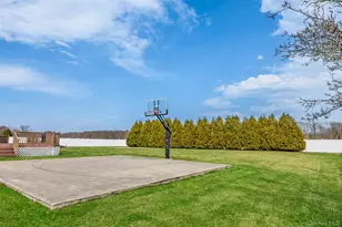 38 Sweetgum Ln, Miller Place, NY 11764 - Photo 9