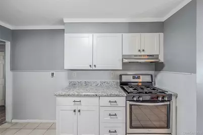 56 Bay Avenue, Ronkonkoma, NY 11779 - Photo 9