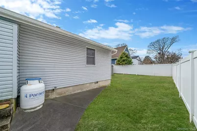 56 Bay Avenue, Ronkonkoma, NY 11779 - Photo 31