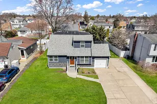 232 30th St, Lindenhurst, NY 11757 - Photo 5